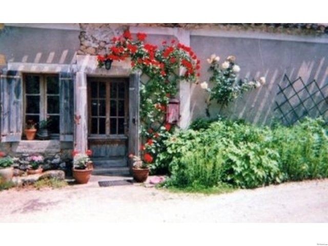 Centre Village Cottage between Ste Foy..