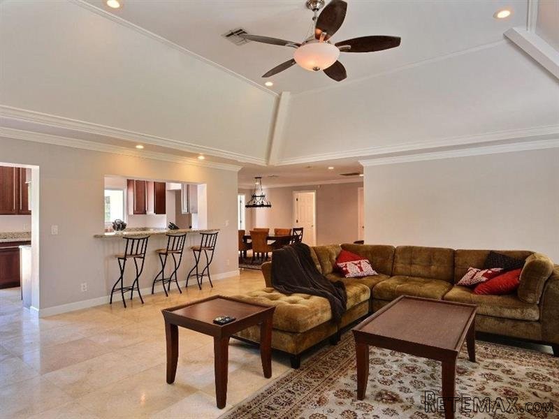 3 bedroom House For Sale: 527 E.. - 2