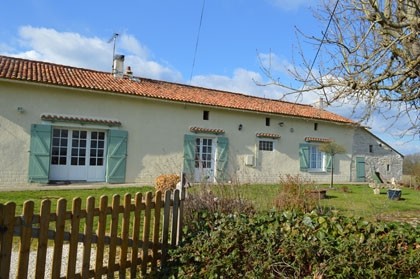 Beautiful property with 1.5 hectares of..