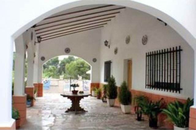 3 bed Villa With Pool in Ontinyent