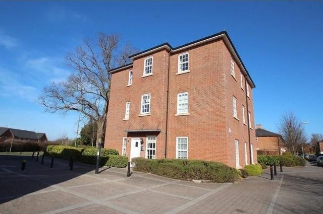 1 bedroom Flat For Sale: Knowle Avenue..