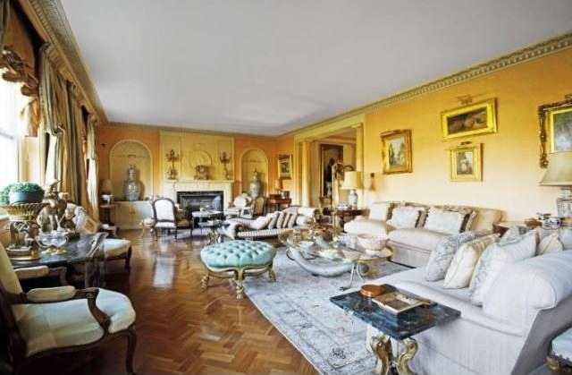 9 bed flat to rent in York Terrace..