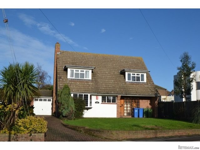 3 bedroom house in Minster On Sea..