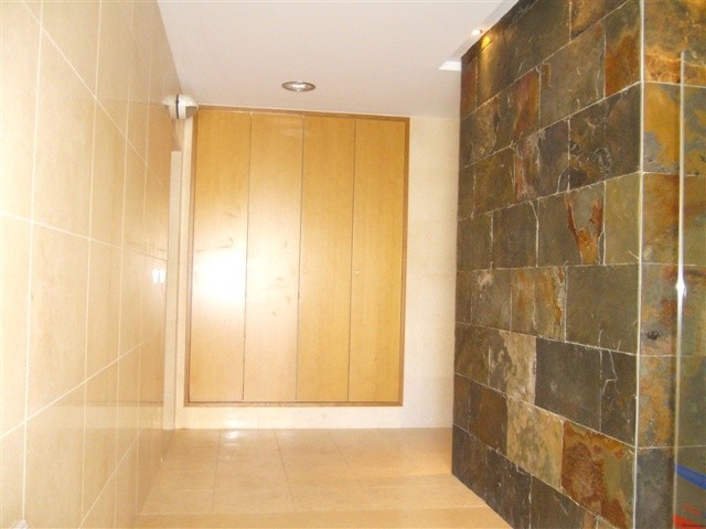 NEW 2 BED APARTMENT. - 2
