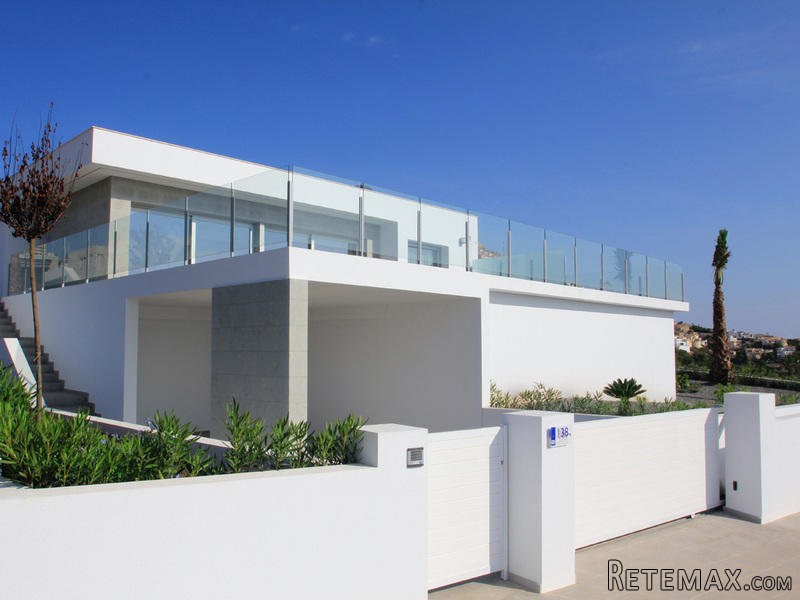 3 Bedrooms - Villa - Alicante - For Sale