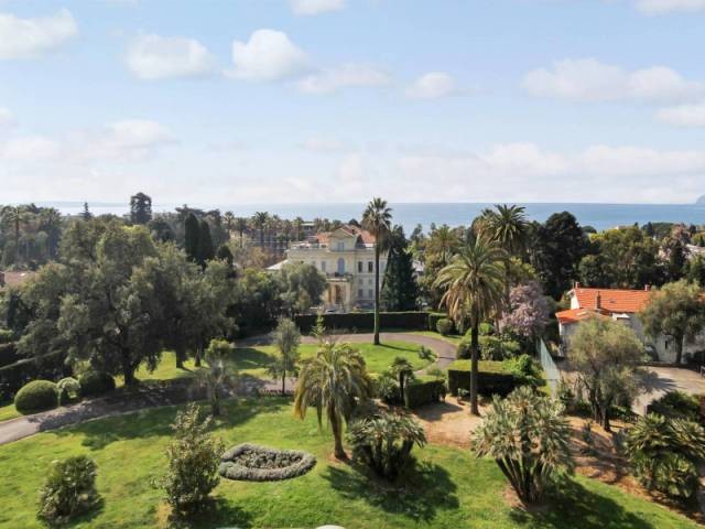 Magnificent 5 bedroom apartment with..