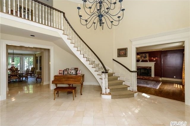 23 Danton Ln Lattingtown, NY 11560 - 2