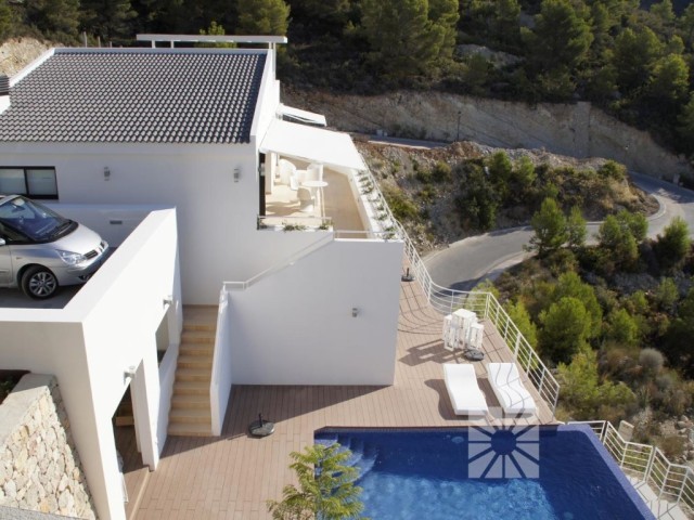STUNNING MODERN DETACHED VILLAS