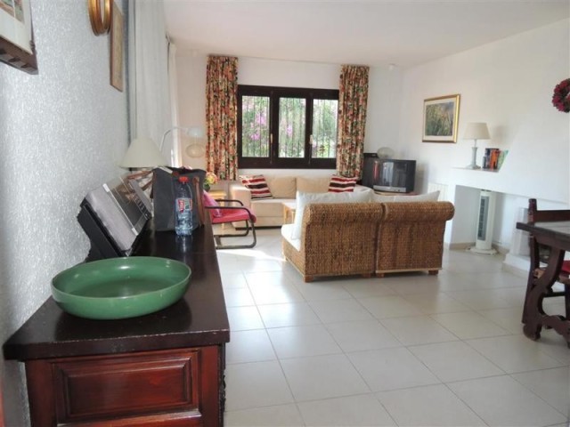 2 Bed Villa for sale in Calahonda - 2