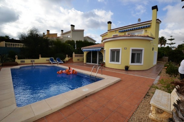 3 Bedrooms 2 Bathrooms Villa Sale Gata..