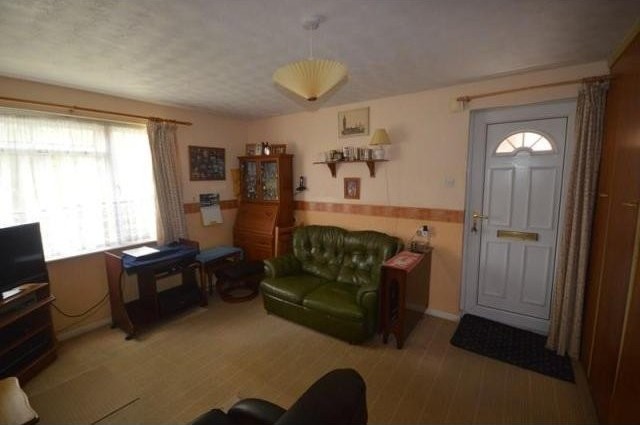Studio For Sale: Cheriton Road, Gosport - 2