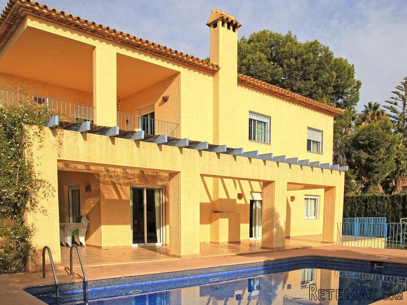 4 Bedrooms - Villa - Alicante - For Sale