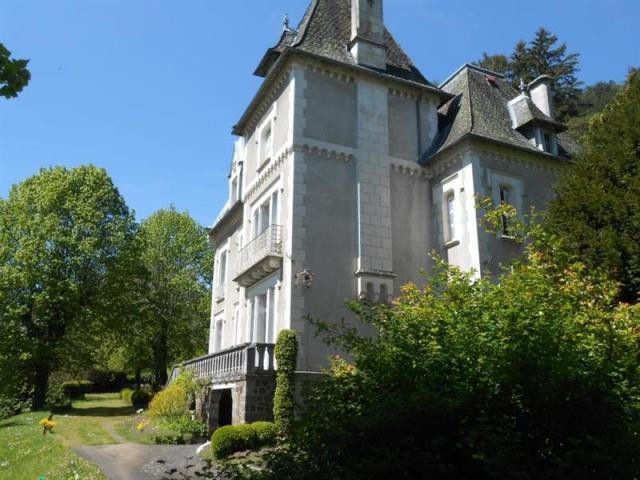 8 bedroom House For Sale: 15800 VIC SUR.. - 2