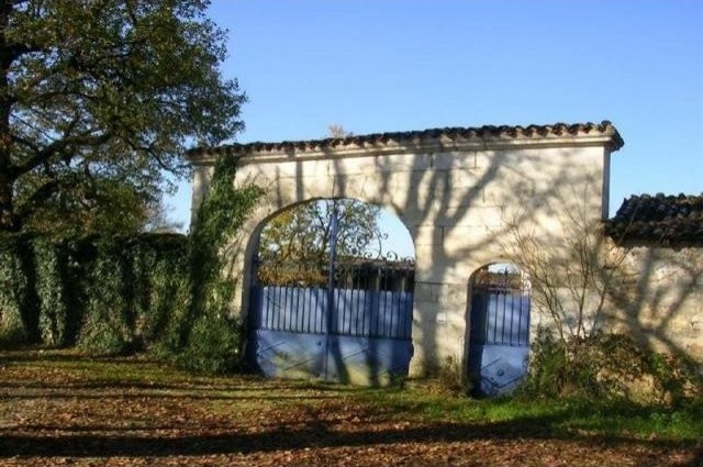 4 bedroom House For Sale: 16000.. - 2