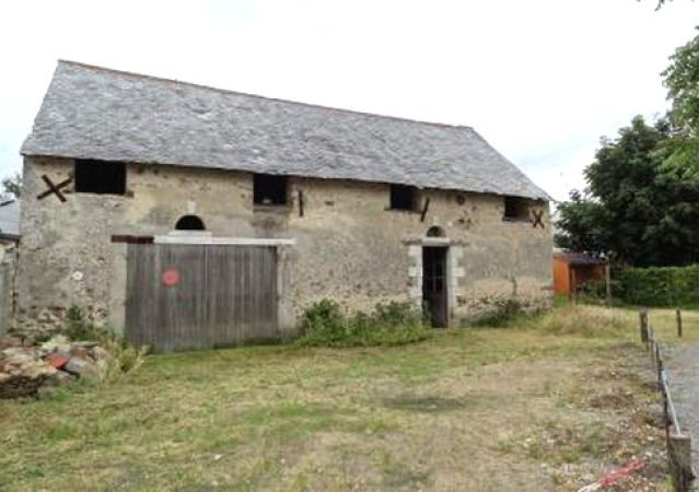 Barn in Good Setting to Renovate