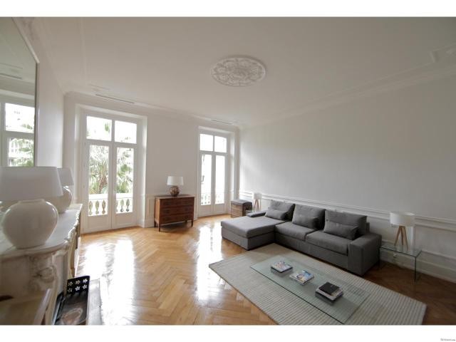 Exceptional villa close to city