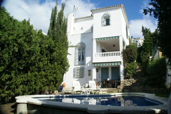 Villa for Sale in Benajarafe 315.000..