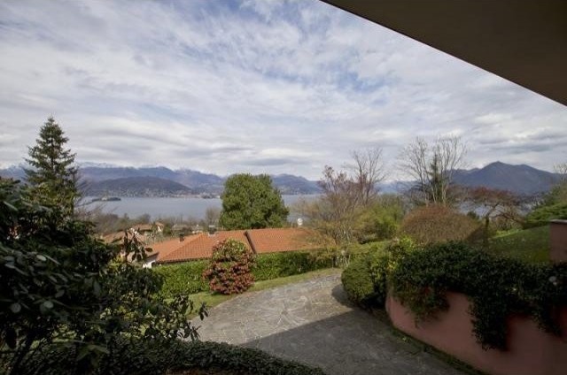 5 bedroom Villa For Sale: Stresa, IT - 2