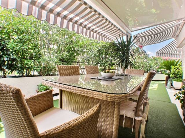 Juan les Pins - 3 bedrooms top floor -..