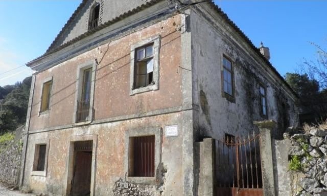 Old Farm with 2 houses to restore. - 2