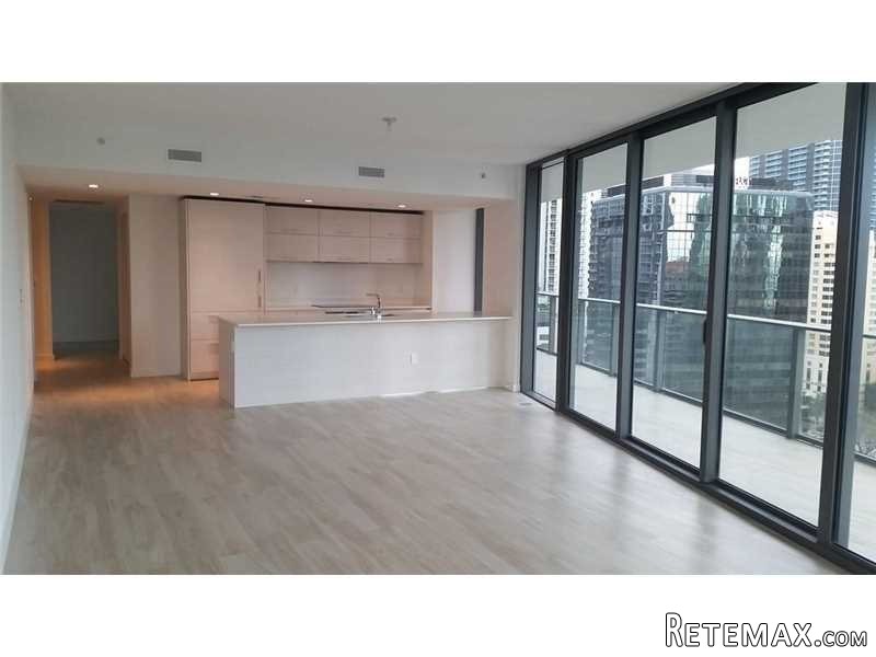 3 bedroom Flat For Sale: 1300 S MIAMI..