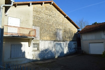 3 bed property with outbuildings and..