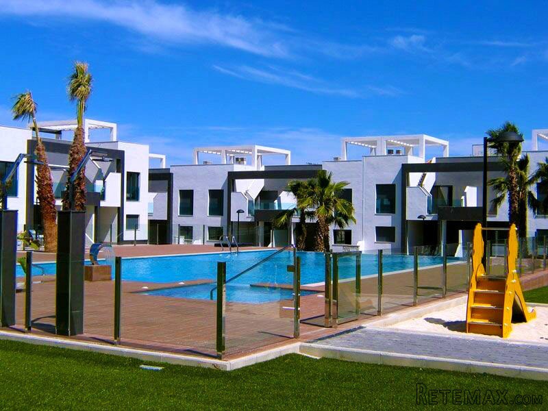 2 bedroom, 2 bathroom Duplex, (build 76.. - 2