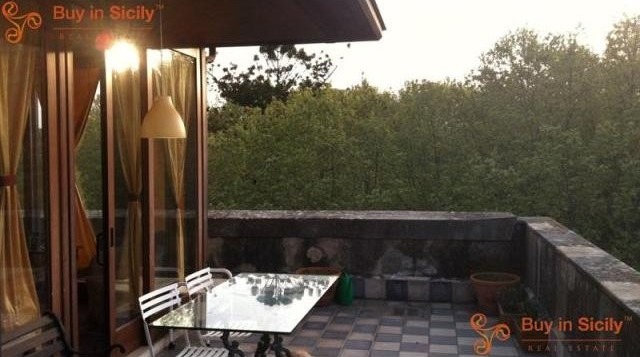 3 bedroom Apartment For Sale: Via..