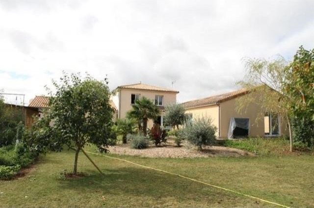 5 bedroom House For Sale: 86130 ENTRE.. - 2