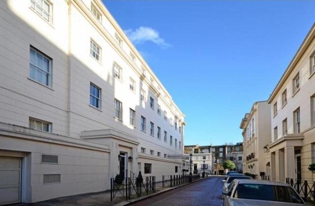 9 bed flat to rent in York Terrace.. - 2