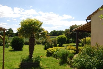 Country property with beautiful garden - 2