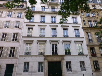 Top floor studio to renovate with a..