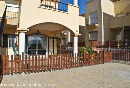 2 bedroom ground floor apartment - Los..