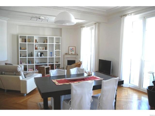 Top floor, great location with mini..