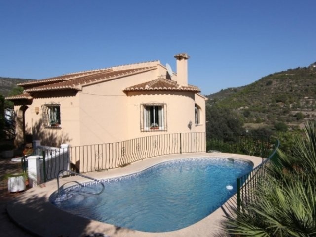 2 Bedrooms - Villa - Alicante - For Sale