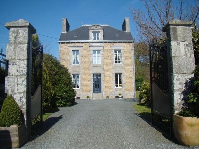 4 Bedroom Manor House For Sale