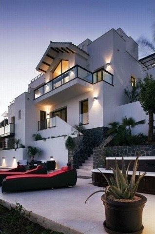 4 Bedrooms - Villa - Malaga - For Sale