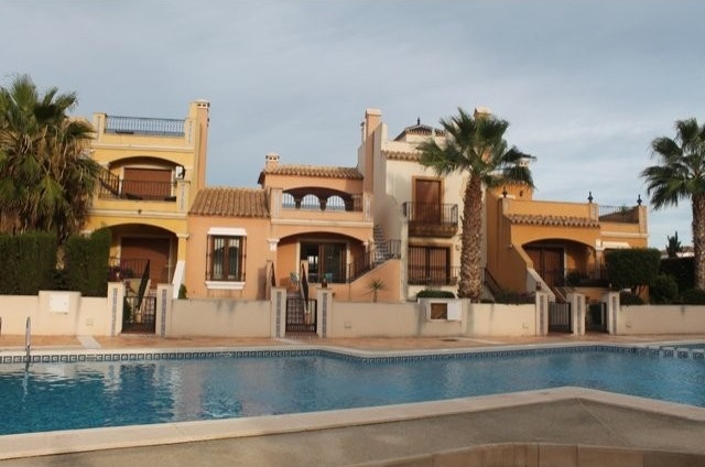 Lola Bungalow