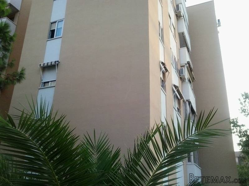4 bedroom, 2 bathroom Apartment, (build..