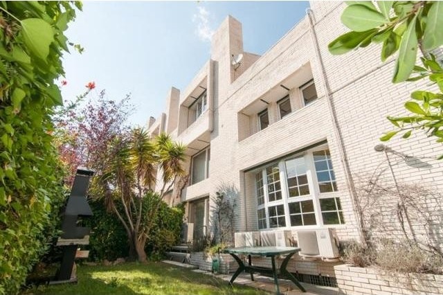 8 bedroom Terraced House For Sale:..