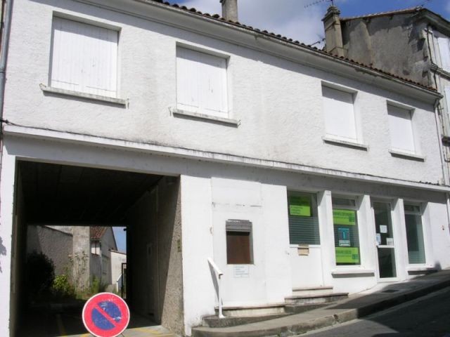 Commercial premises + accommodation +..