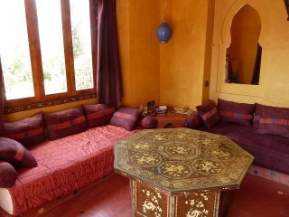 Furnished apartment 2 Beds - 1.5 Bath -..