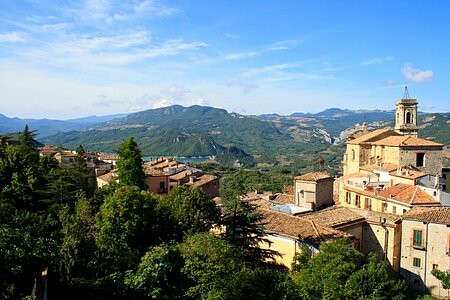 Stunning large 7 bedroom property in a..