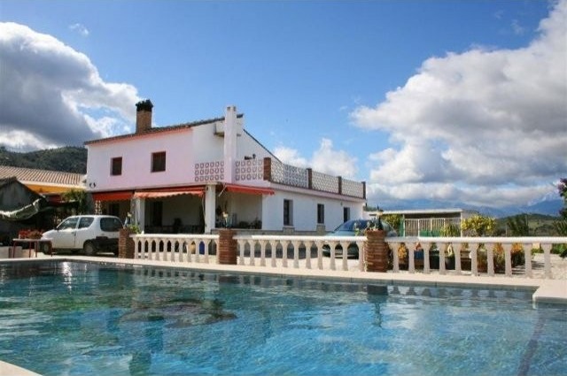 Villa - A delightful country home with..