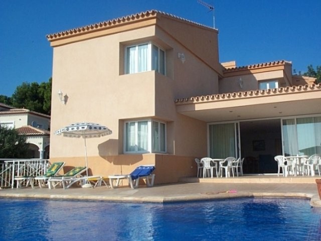 5 Bedrooms - Villa - Alicante - For Sale