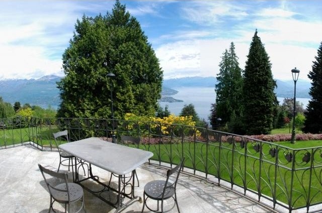 5 bedroom Villa For Sale: Stresa, IT - 2