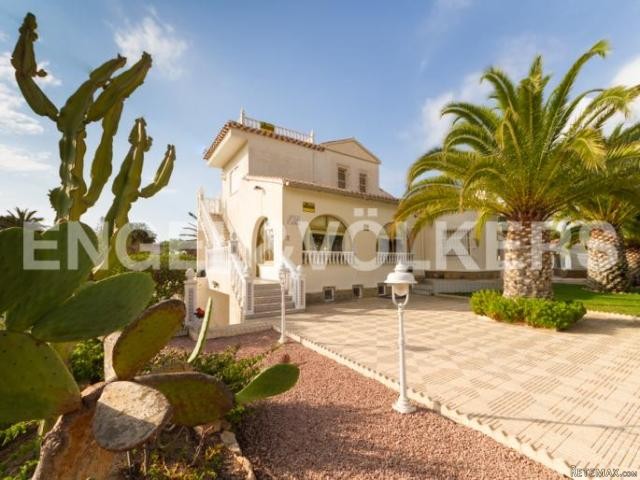 Beautiful villa on 2 line. Cabo Roig - 2