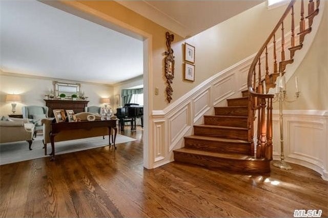 104 Wetherill Rd Garden City, NY 11530 - 2