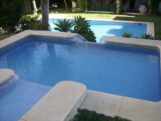 Apartment - This cozy 2 bedroom..