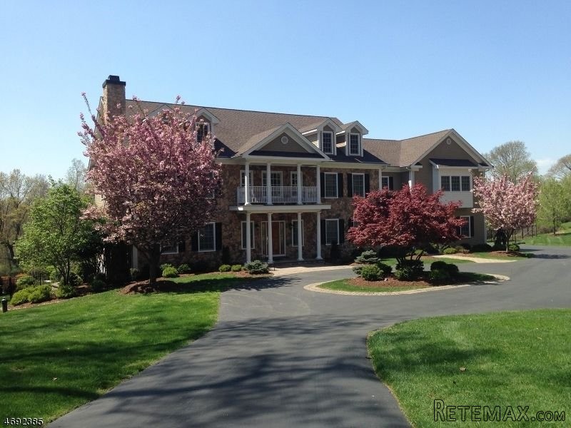 5 bedroom Detached House For Sale: 16..
